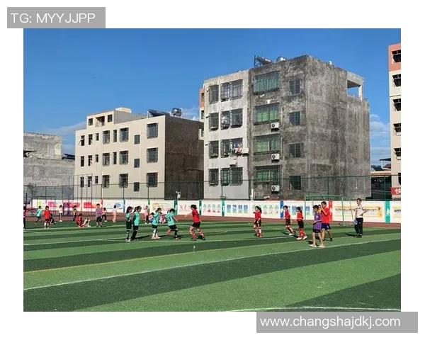 西藏足球小球星逐梦绿茵展现高原少年激情与未来希望