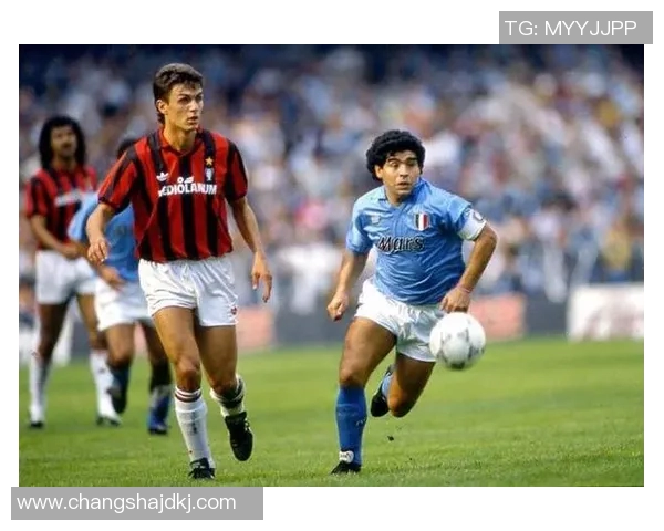 80年代经典足球女球星风采展现 让我们回顾那些辉煌瞬间