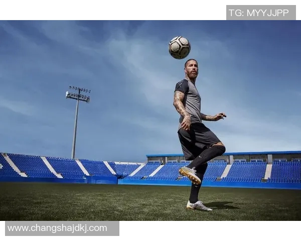 穿布足球鞋的球星展现个性风格 经典与创新融合的独特运动装备